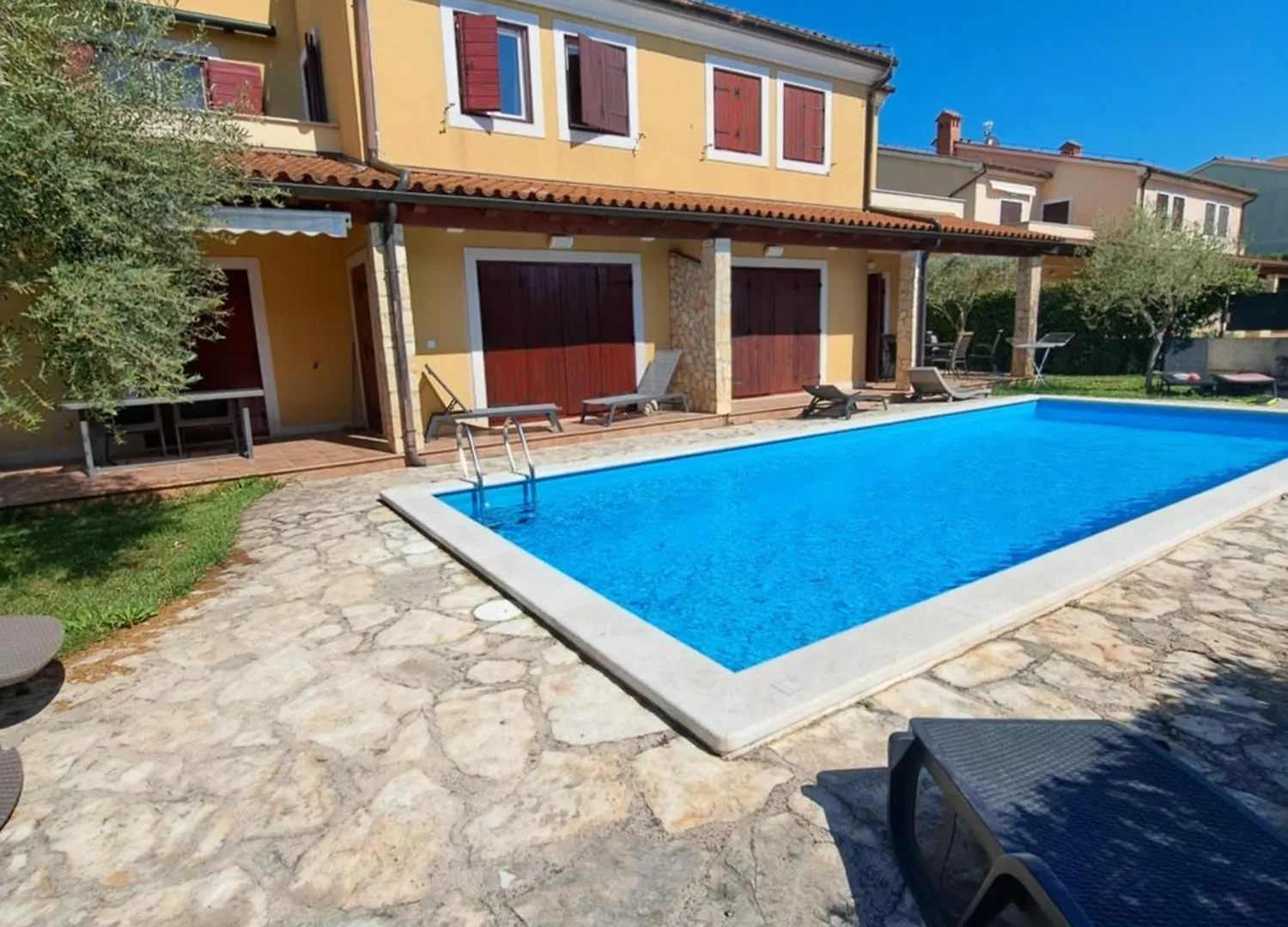 Apartment Oliva Volme location